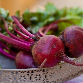 Boltardy beet seeds from SeedsNow, close-up of vibrant red beet roots and green leafy tops, ideal for home gardening.